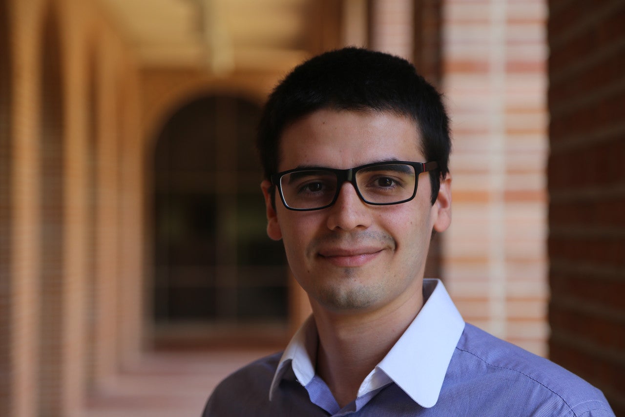 Roger Paredes headshot